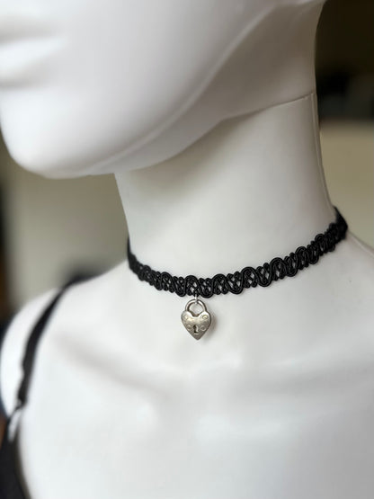 Vintage Lace Heart Chokers